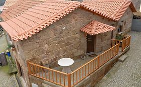 Casa Largo S Lourenço e Casa da Videira